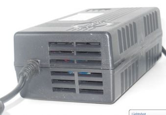 Зарядное устройство для свинцовых аккумуляторов 48V -2 А (2 типа разъемов)